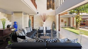 Bendega Rato | Individually decorated, individually furnished, desk, laptop workspace - Bendega Villas (Canggu)