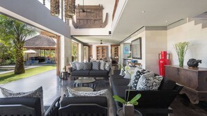 Bendega Rato | Individually decorated, individually furnished, desk, laptop workspace - Bendega Villas (Canggu)