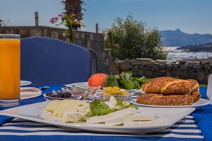Free daily buffet breakfast - Sestra Suite Hotel (Bodrum)