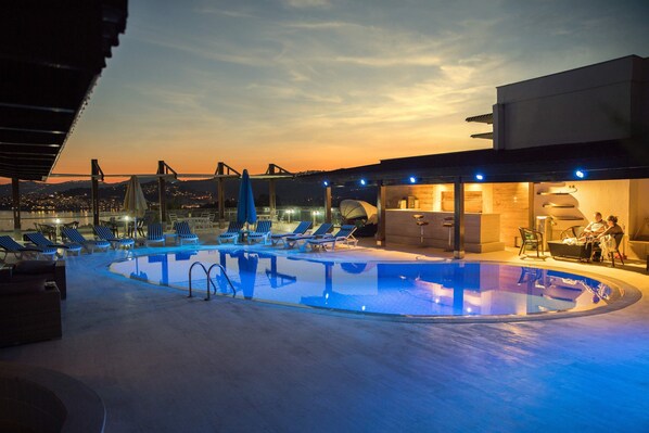 Alberca al aire libre por temporada