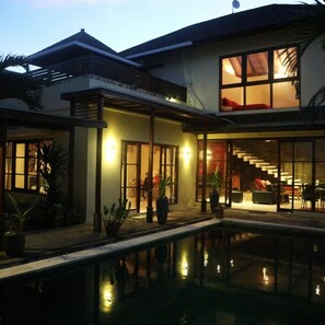 Front of property - evening/night - Villa Maharani (Jimbaran)