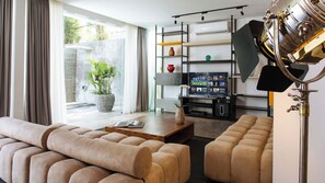 Canggu North | In-room safe, individually decorated, individually furnished, desk - Villa Canggu (Canggu)