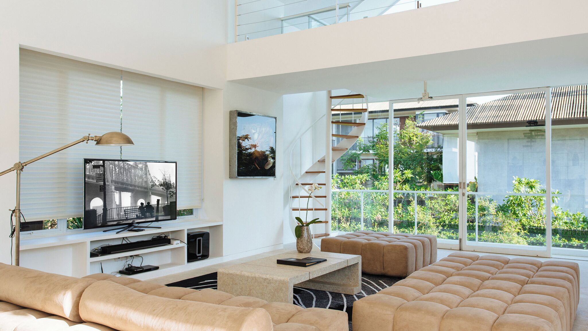 Vila (Canggu South) | Cofres nos quartos, individualmente decorados