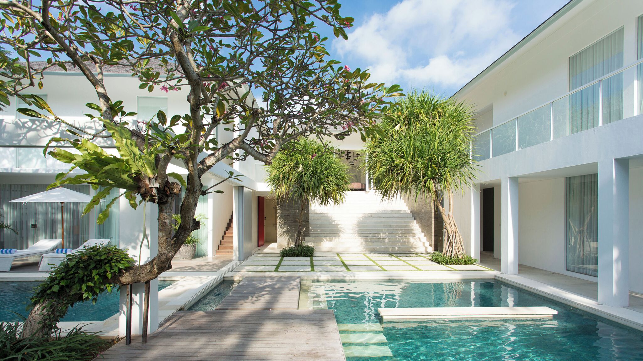 فيلا (Canggu North) | خزنة داخل الغرفة وبديكورات فريدة لكل غرفة وطراز فريد لكل وحدة ومكتب