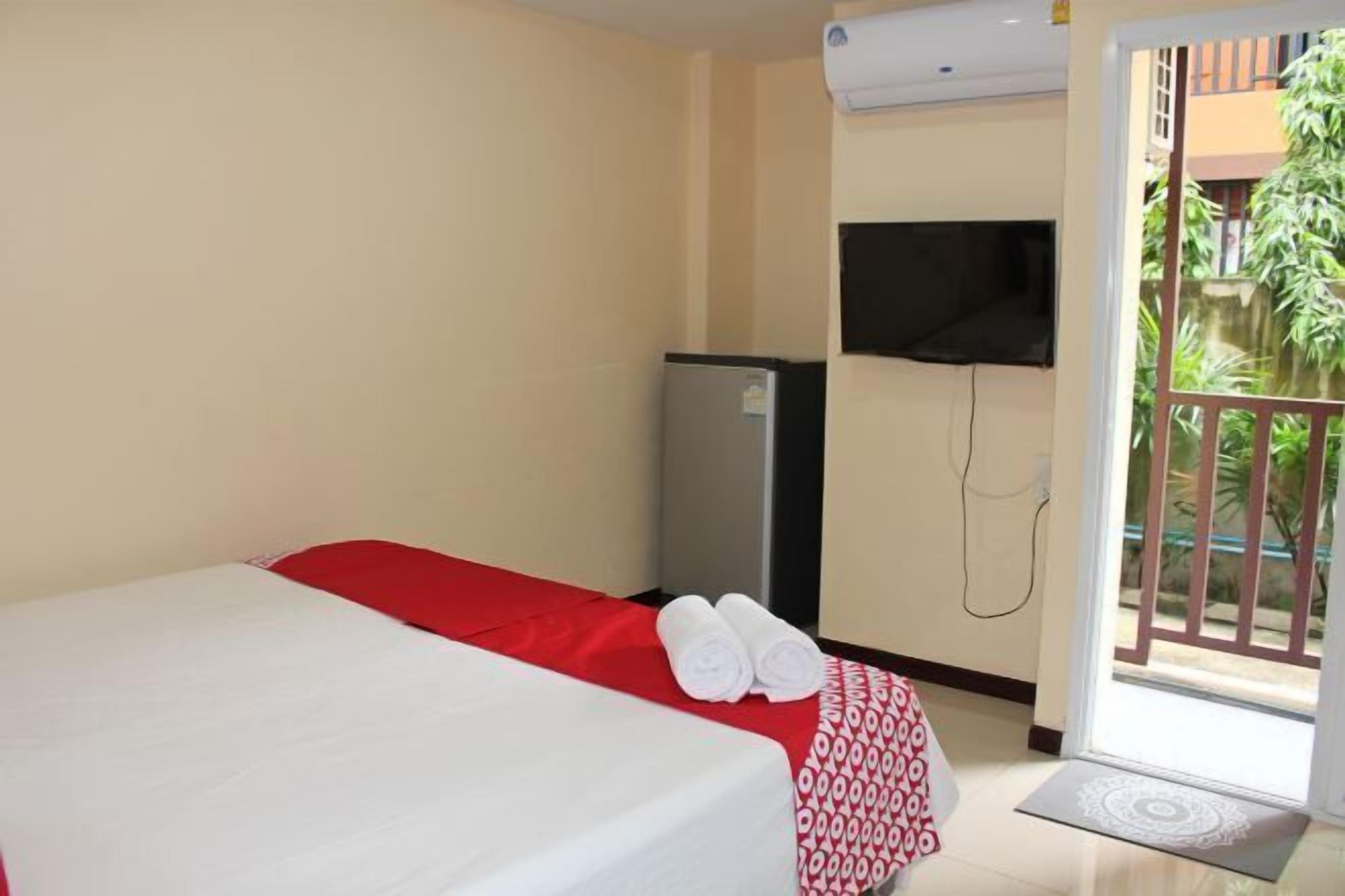 Minibar, desk, free WiFi, bed sheets