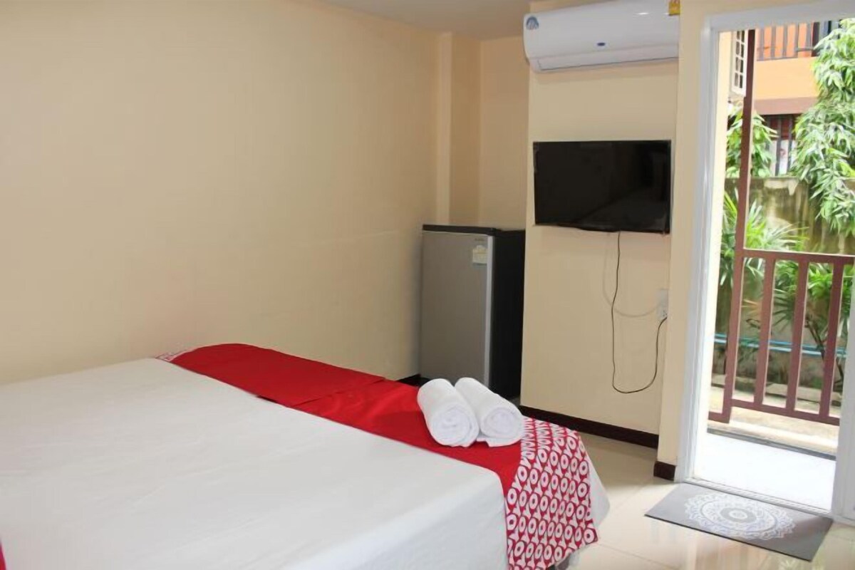 Een minibar, een bureau, gratis wifi, beddengoed