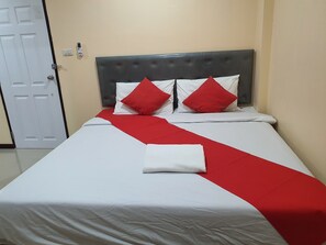 Minibar, desk, free WiFi, bed sheets - Awa Don Muang (Bangkok)