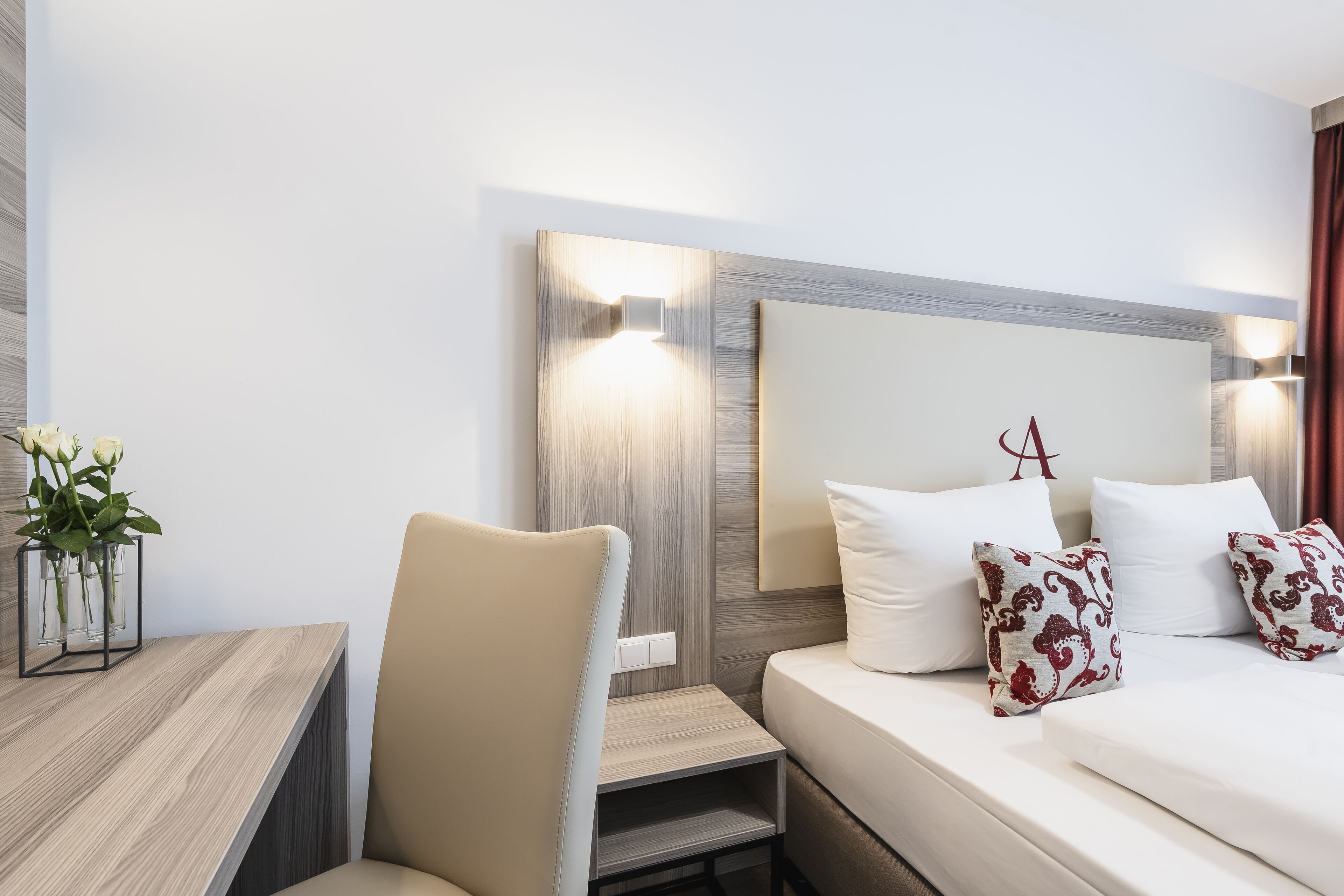 double room | 1 bedroom, hypo-allergenic bedding, in-room safe, desk