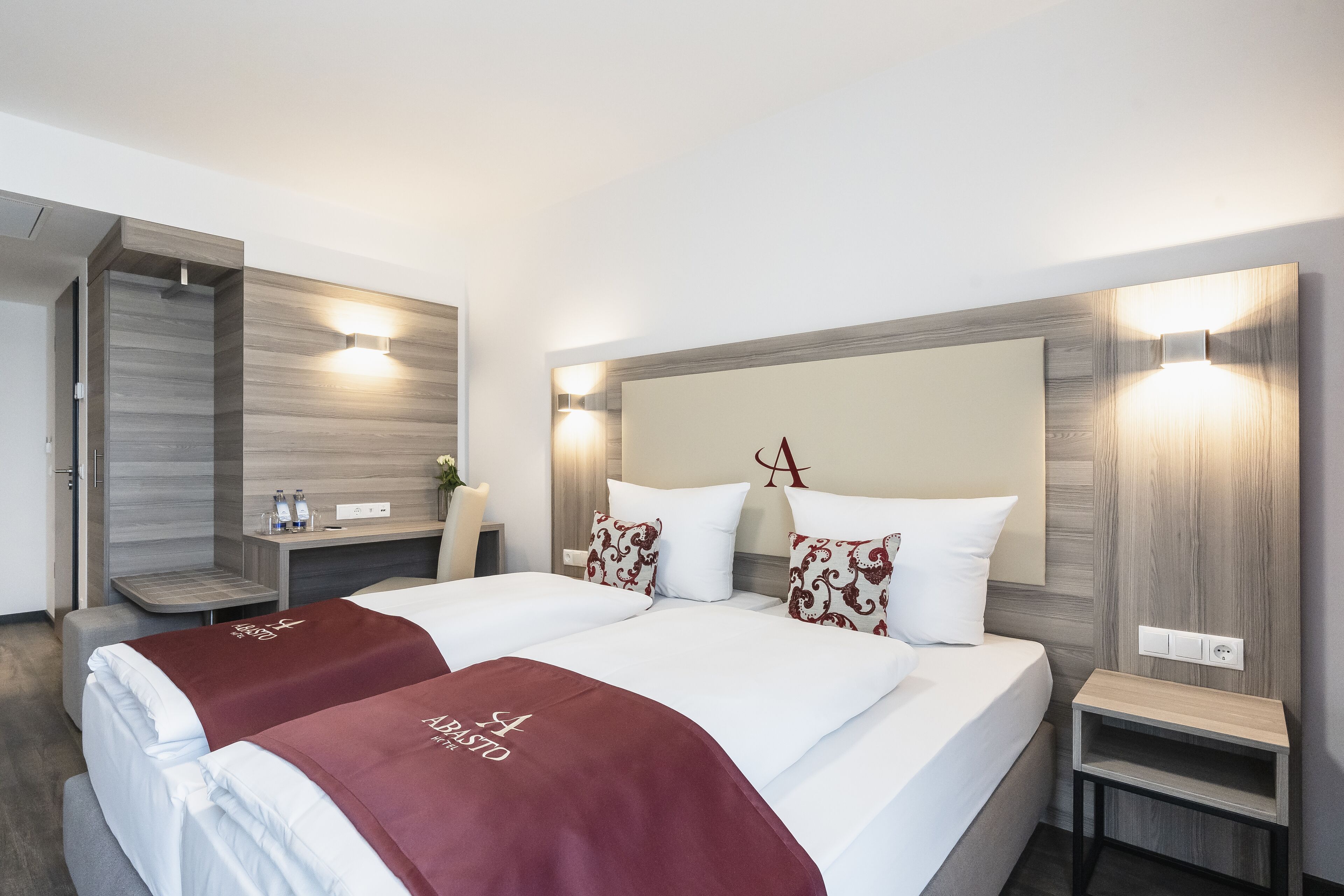 double room | 1 bedroom, hypo-allergenic bedding, in-room safe, desk