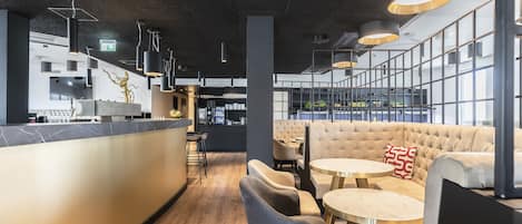 Café da manhã com buffet diário (EUR 16.90 por pessoa)