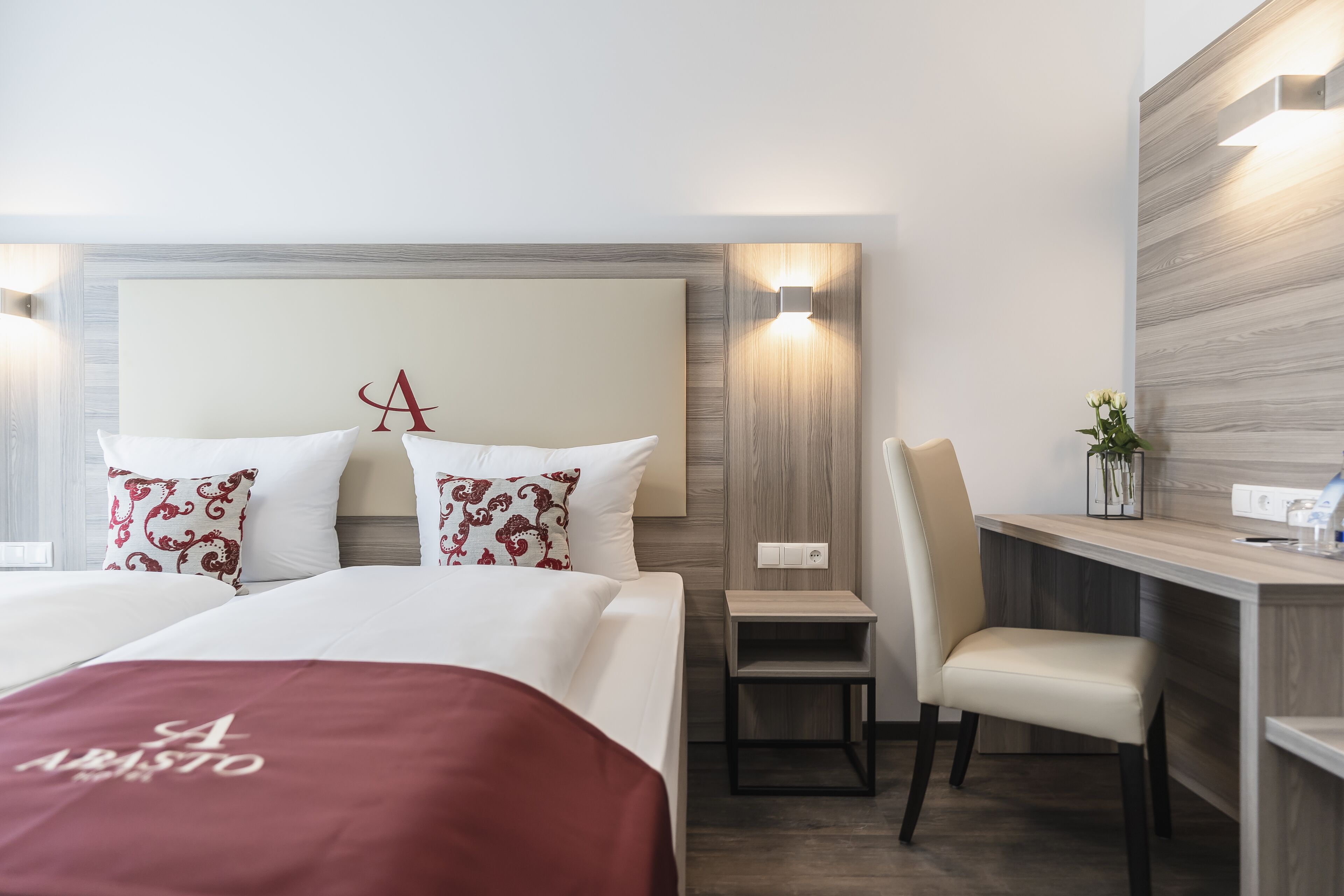 business double room | 1 bedroom, hypo-allergenic bedding, in-room safe, desk