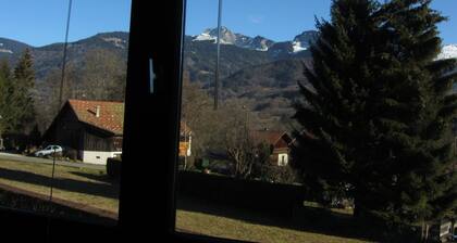 Charming studio with mountain views