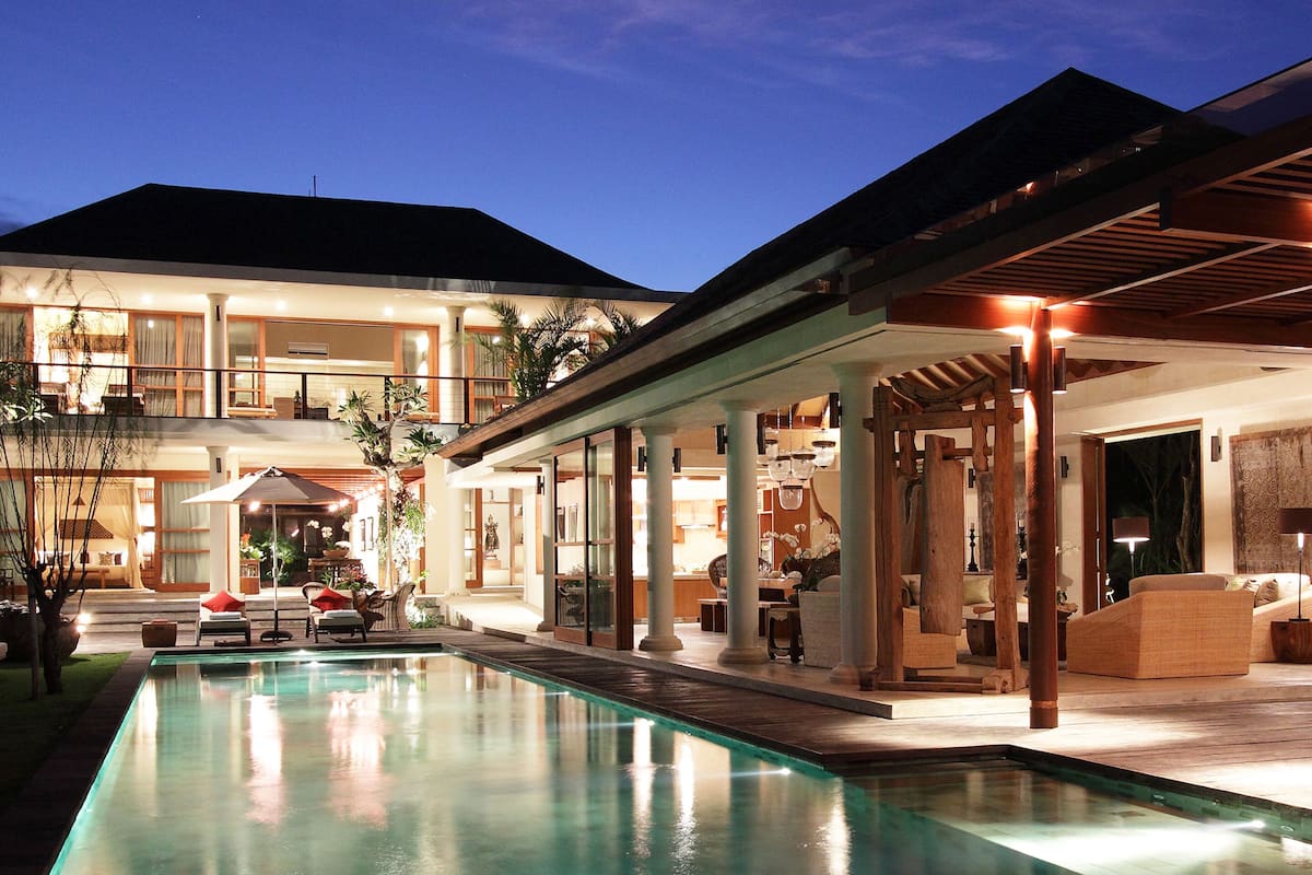 4 bedrooms, in-room safe, desk, iron/ironing board