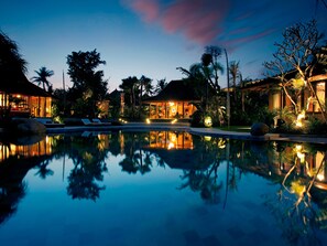 Villa Sati | In-room safe, desk, iron/ironing board, free cribs/infant beds