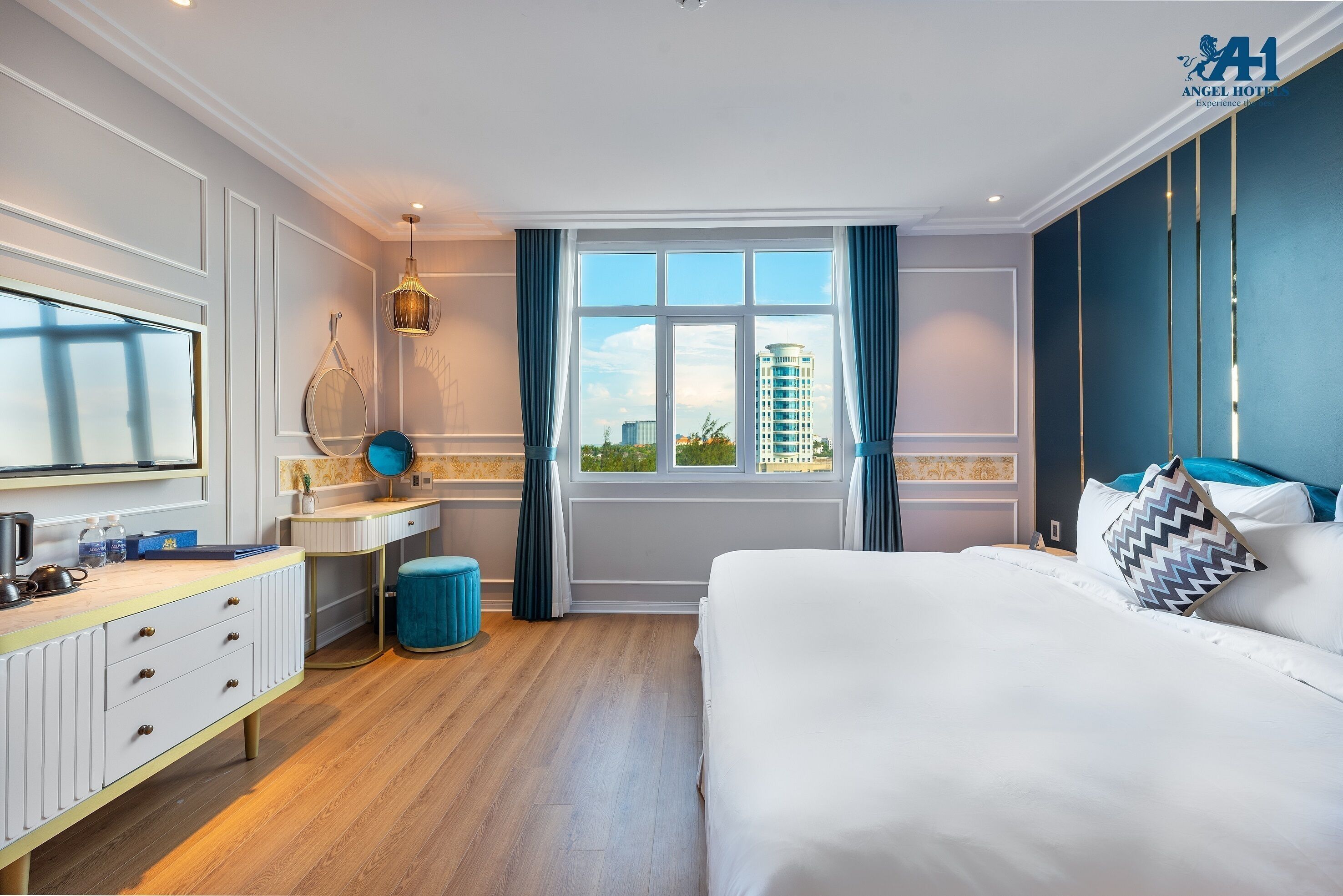 Minibar, soundproofing, free WiFi, bed sheets