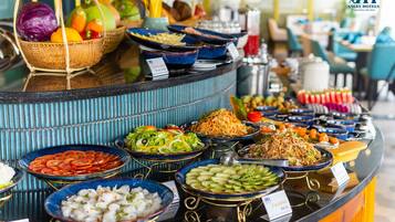 Sarapan prasmanan setiap hari (VND 350000 per orang)