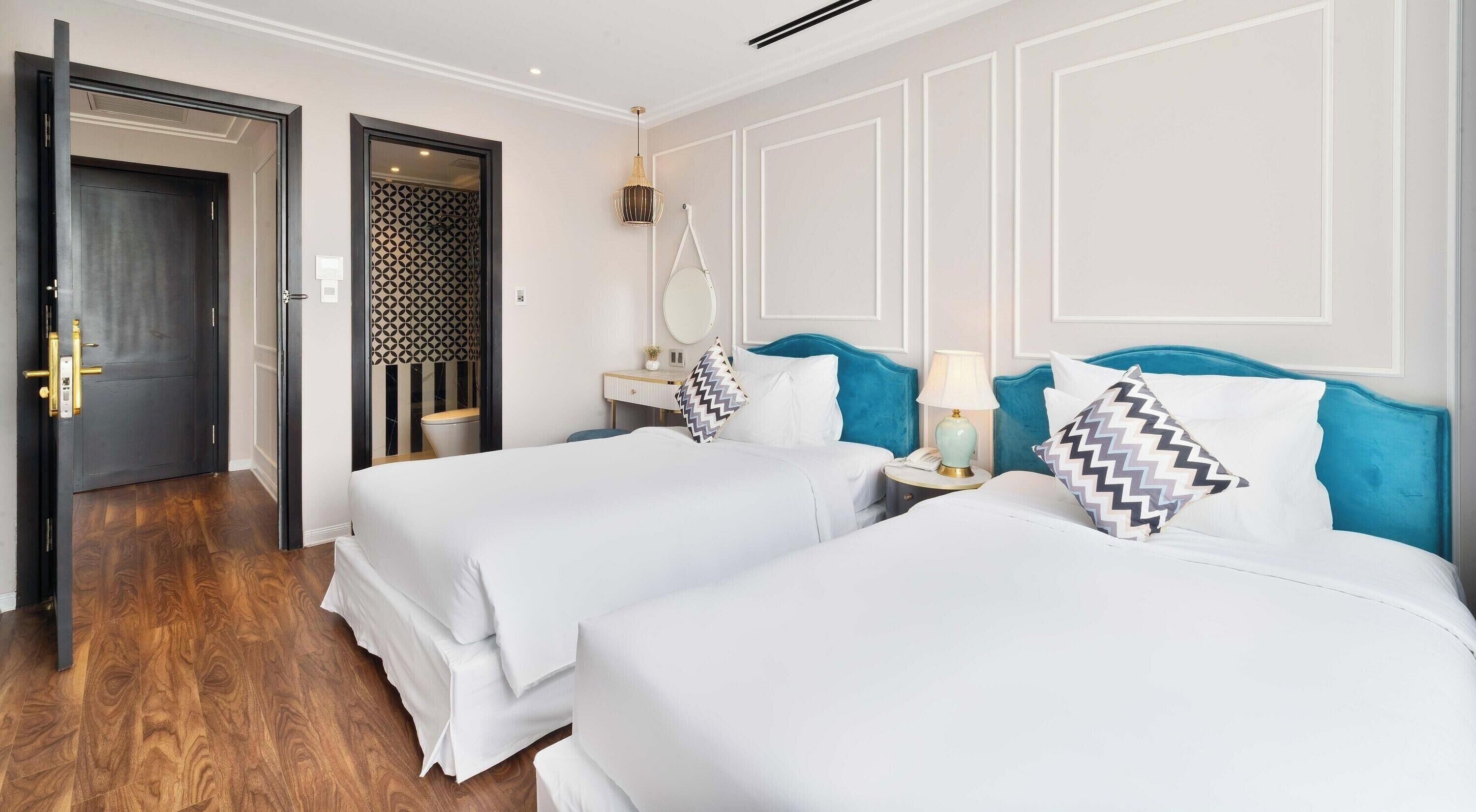 Minibar, soundproofing, free WiFi, bed sheets