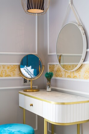 迷你吧、隔音、免费 WiFi、床单