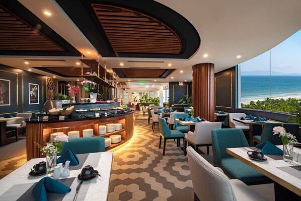 Breakfast, lunch, dinner served; international cuisine  - Angel Beach Hotel Danang (Da Nang)