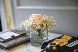 迷你吧、隔音、免费 WiFi、床单