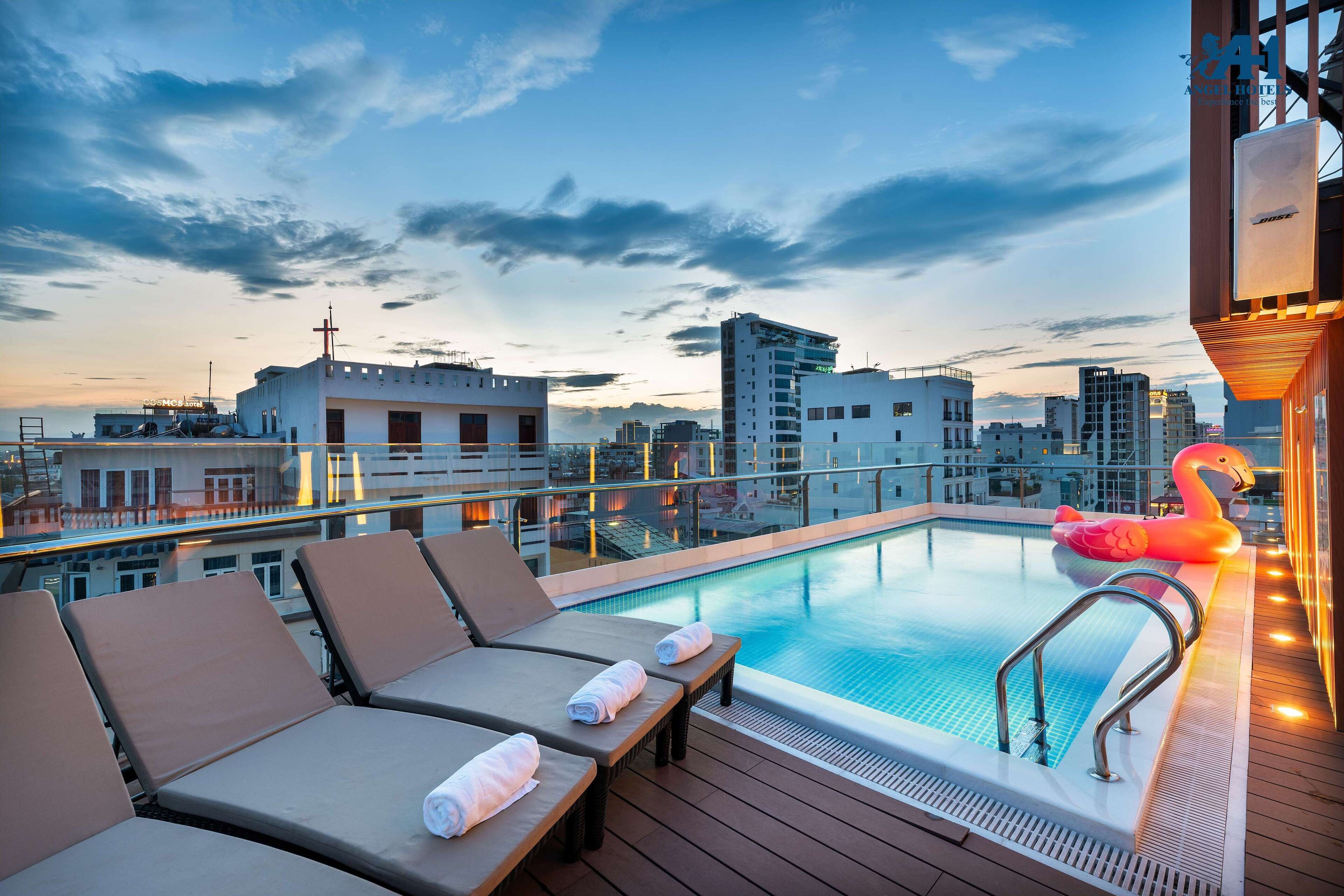 Outdoor pool, pool loungers