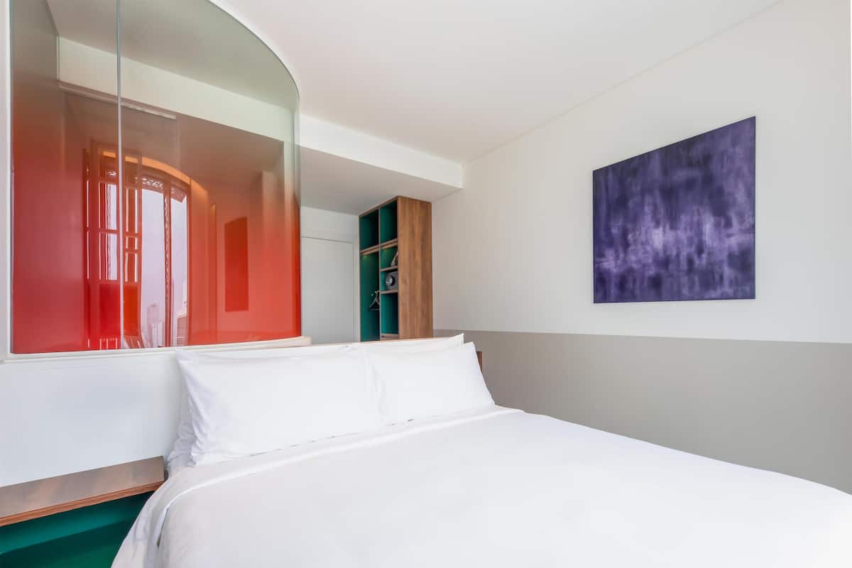 1 Queen Bed, City View