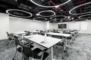 Meeting facility - WINK HOTEL SAIGON CENTRE, Unscripted by Hyatt (Ho Chi Minh City)