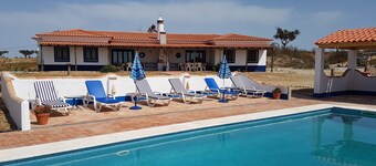 Spacious luxury country house. Shared pool. Fully wheelchair accessible