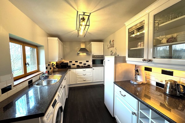 Kylskåp, mikrovågsugn, ugn och spishäll