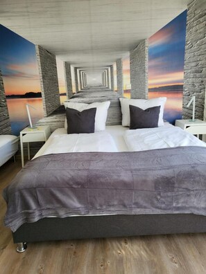 Premium bedding, individually decorated, individually furnished, desk - Hotel Seeblick am Sankelmarker See (Oeversee)