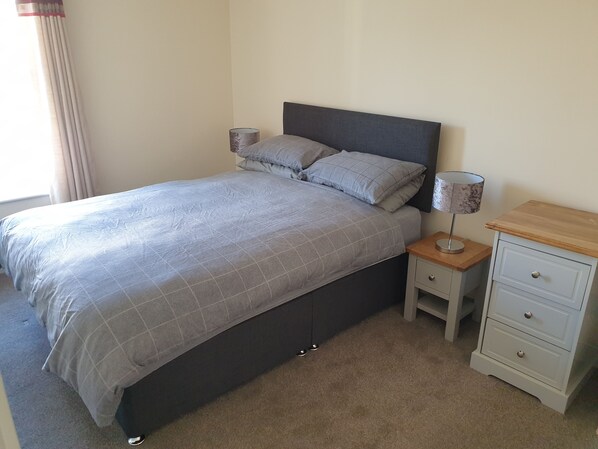 Apartment | 2 bedrooms, iron/ironing board, free WiFi, bed sheets