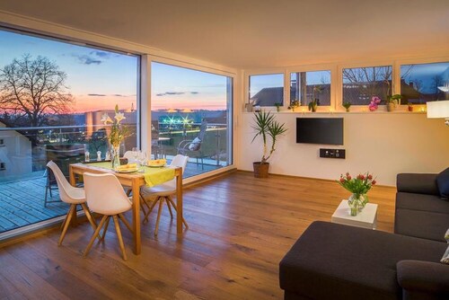 Stylish Apartment "Dreiländerblick" with Private Balcony and Wi-Fi