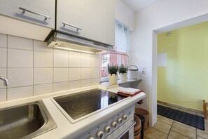 Geladeira, fogão, cooktop, cafeteira/chaleira