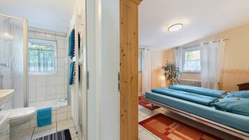 1 habitación, tabla de planchar con plancha, wifi gratis y ropa de cama