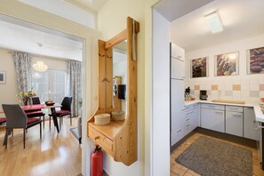 Geladeira, fogão, cooktop, cafeteira/chaleira