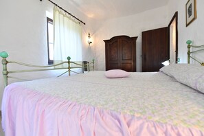 4 chambres, fer et planche à repasser, lit parapluie, Wi-Fi gratuit