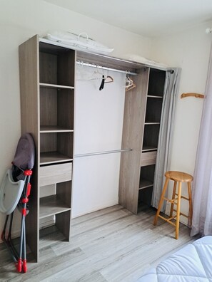 2 bedrooms, iron/ironing board, travel crib, WiFi - Maisonette 'Happiness (Courseulles-sur-Mer)