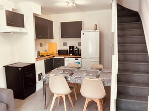 Fridge, microwave, oven, stovetop - Maisonette 'Happiness (Courseulles-sur-Mer)