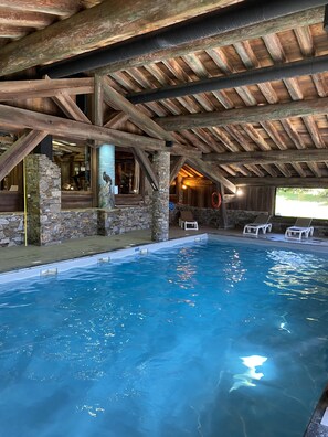 Indoor pool, a heated pool - Family apartment in luxury residence (Les arcs 1800)