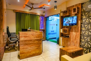 Quầy tiếp tân