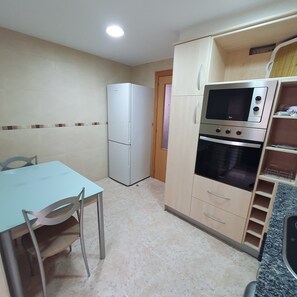 Fridge, microwave, oven, stovetop - Sirius Aínsa apartment Wifi (ainsa)