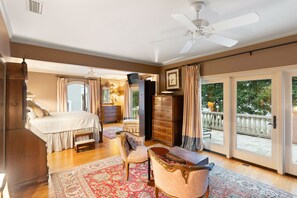 3 bedrooms, desk, free WiFi, bed sheets