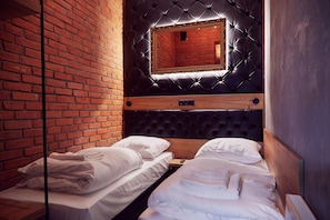 In-room safe, individually decorated, individually furnished, desk - Lord Jack Apartments (Rzeszów)