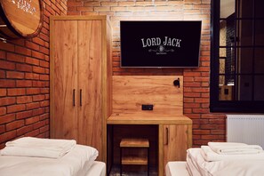 Quarto standard | Cofres nos quartos, individualmente decorados