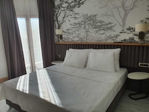 Standard Double Room | Minibar, desk, laptop workspace, free WiFi - Double Royal Hotel (Darica)