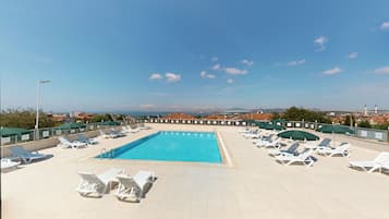 Seasonal outdoor pool