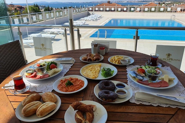 Daily buffet breakfast for a fee