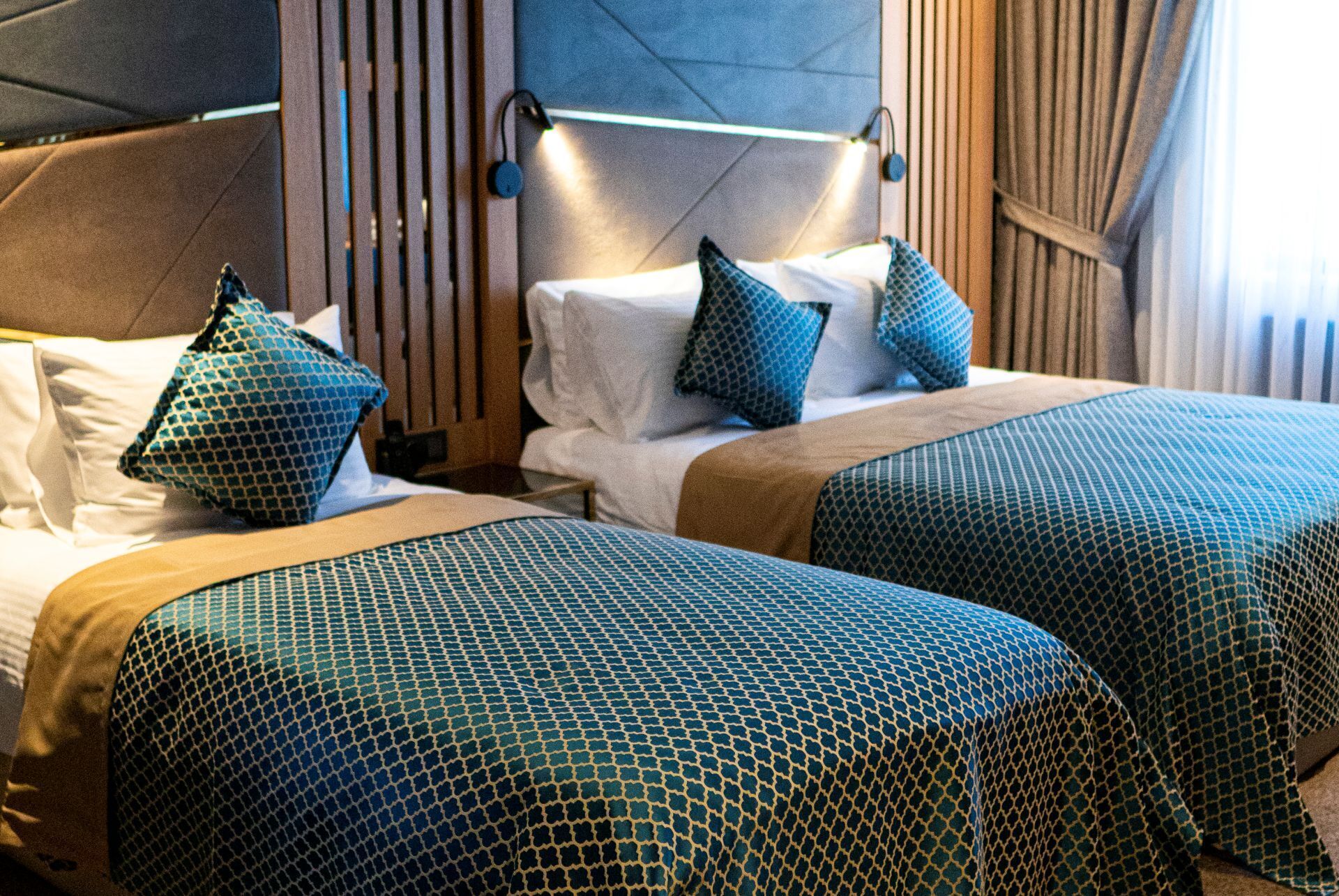 Family Room | Minibar, desk, free WiFi