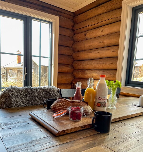 Comfort Cabin | Dining room