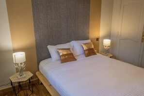 3 chambres, fer et planche à repasser, Wi-Fi, draps fournis